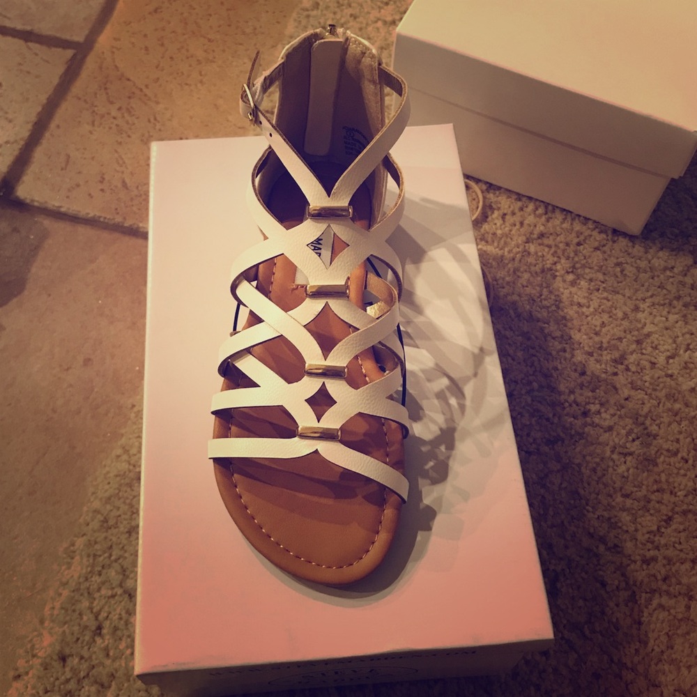 Brand New girls Steve Madden Sandals size 2